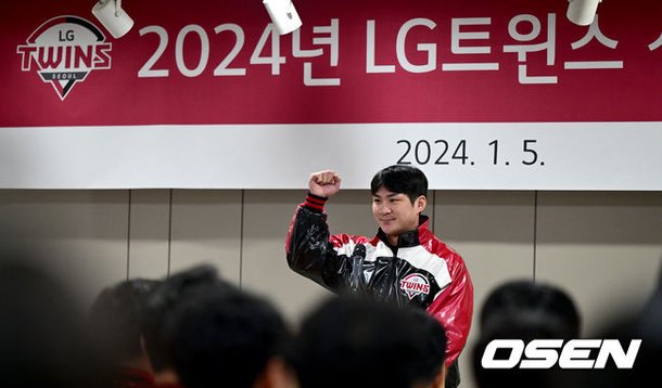 [사진]'디펜딩 챔피언' LG 캡틴 오지환, '2024년도 파이팅'