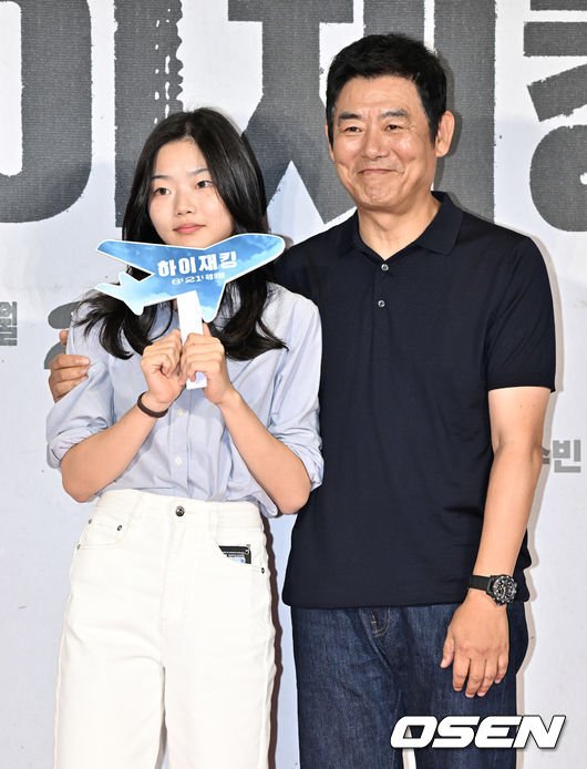 [사진]성빈, '아빠 성동일 응원 왔어요' : 네이트 연예