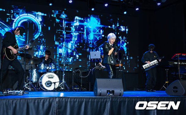 [사진]케이브,'압도하는 무대' : 네이트 연예