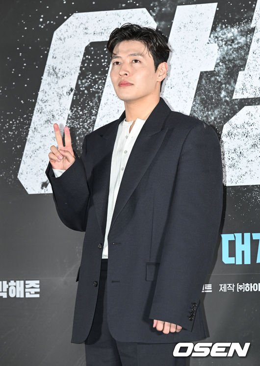 [사진]강하늘, '야당' 브이 : 네이트 연예