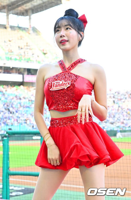 안지현 치어리더 경기장 공연과 활동 사진 32