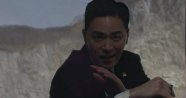 '걸스데이 소진♥' 이동하, '김부장' 속 괴물 빌런…윤경호와 컨테이너 육탄전 : 네이트 연예