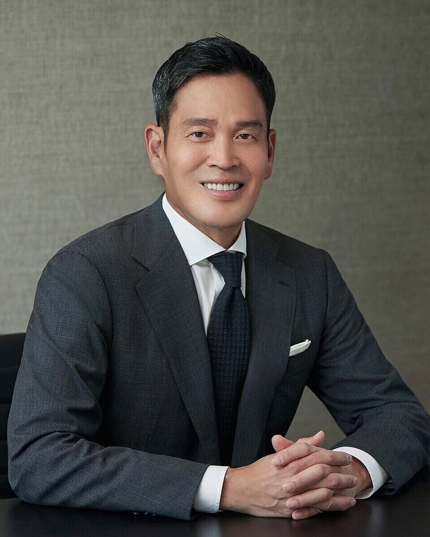 Shinsegae's Chairman Lee Myung-hee Transfers E-Mart Shares to Son Jung ...