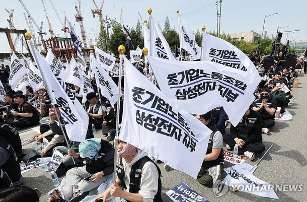 Shareholder Group Warns Legal Action Over Samsung Electronics Strike ...
