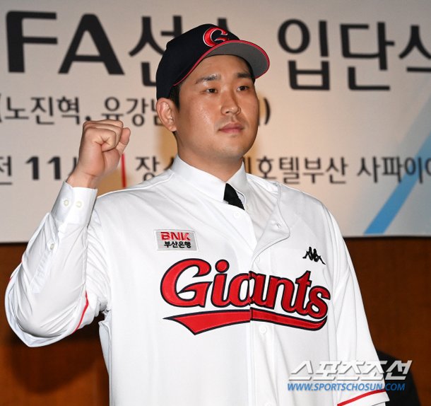 &amp;quot;투수들이 원하는 남자&amp;quot; 금강불괴 80억 포수, 6년만에 &amp;#39;롯데의 강민호&amp;#39; 지울까 [부산포커스] : 네이트 스포츠