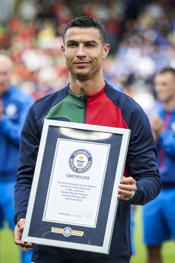 A 200 largest-collection-of-guinness-world-records-annuals-guinness-world