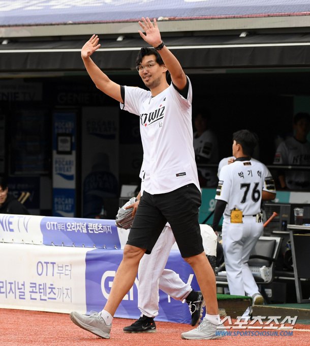 [포토] 하승진 'KT 찐팬' : 네이트 연예