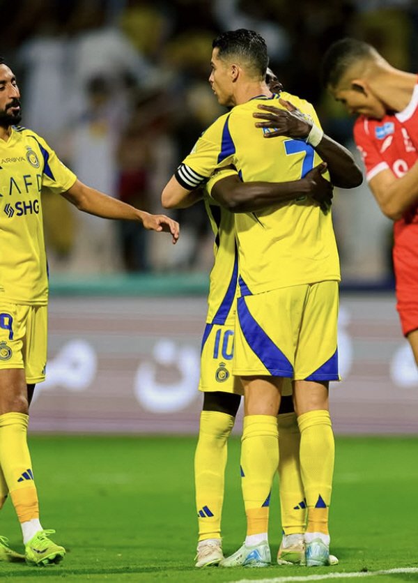 &amp;quot;날두형 감동이야~&amp;quot; 호날두, 직접 얻은 PK 팀 동료에게 양보…&amp;#39;1000골보다 중요한 가치&amp;#39; : 네이트 스포츠