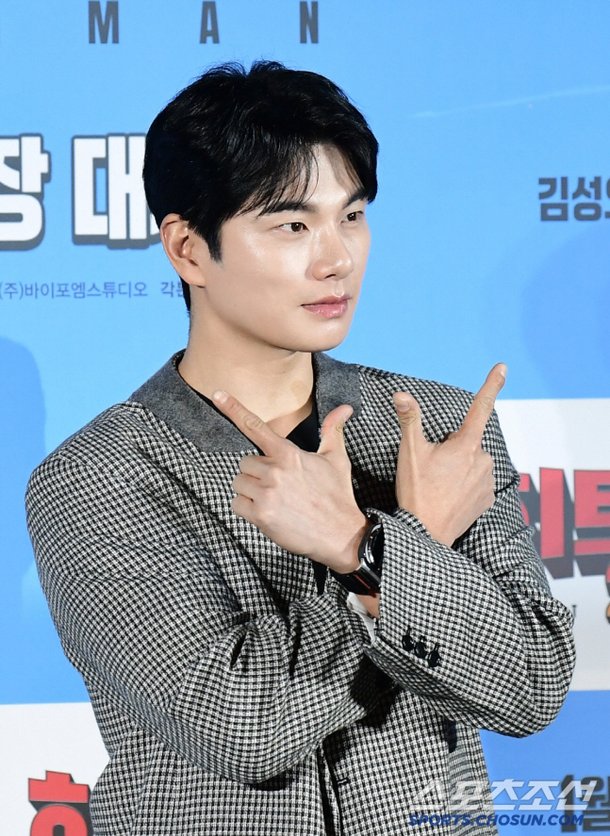 이이경, 5억 빚더미 앉았다더니…부친은 前 LG사장+캐나다 거주까지 금수저 자랑 : 네이트 연예