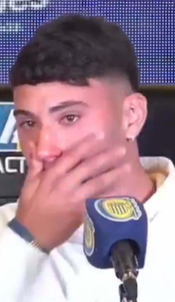 "흥민이형 서운하겠네" 2년만에 친정 복귀한 240억짜리 신성, '임대 기자회견'서 감격의 눈물 펑펑 : 네이트 스포츠 "흥민이형 서운하겠네" 2년만에 친정 복귀한 240억짜리 신성, '임대 기자회견'서 감격의 눈물 펑펑 : 네이트 스포츠