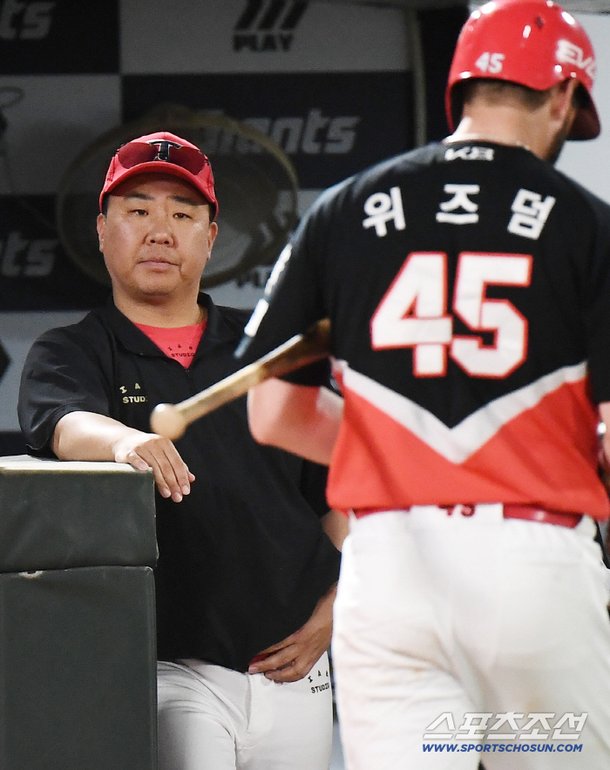 &amp;#39;본헤드 플레이&amp;#39; 외국인도 가차없다 → 위즈덤 문책성 교체 왜? 꽃범호의 진단 &amp;quot;아군도 속이는게 문제&amp;quot; : 네이트 스포츠