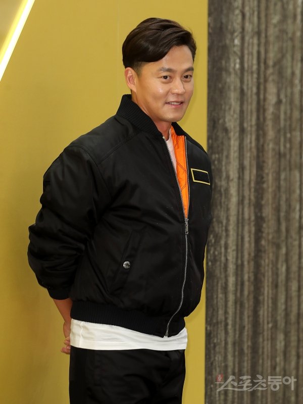 국세청 측 "아이유-이서진, 모범 납세자 대통령 표창" [공식 ...