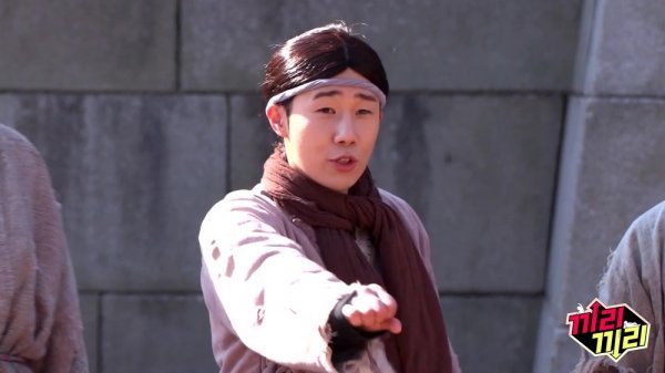[DA:클립] '끼리끼리' 성규, 돌쇠 변신…조선시대 걸인 비주얼 '폭소' : 네이트 연예
