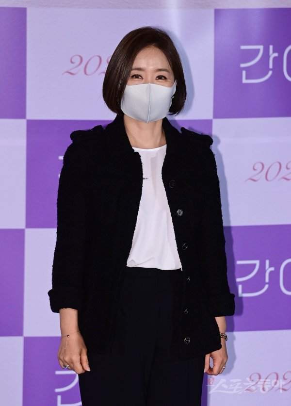 [포토] 윤유선 '인자한 눈웃음' : 네이트 연예