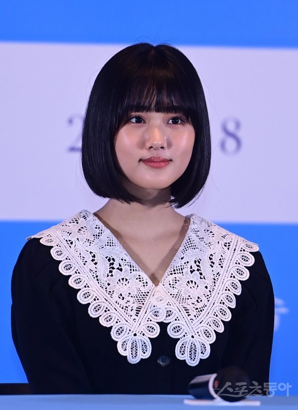 하라 나노카, 긴장한 미소 [포토] : 네이트 연예