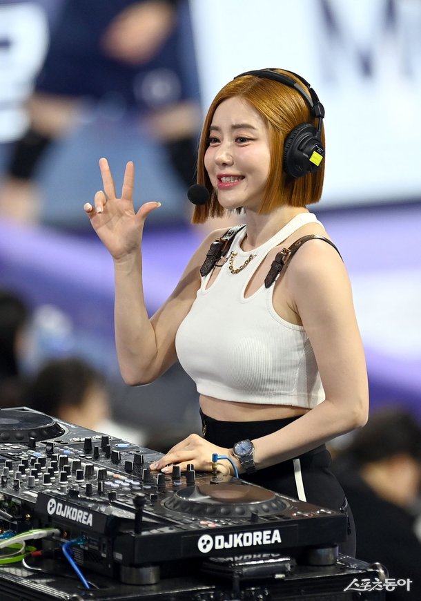 DJ 소다 '음악에 몸을 맡기세요' [포토] : 네이트 스포츠