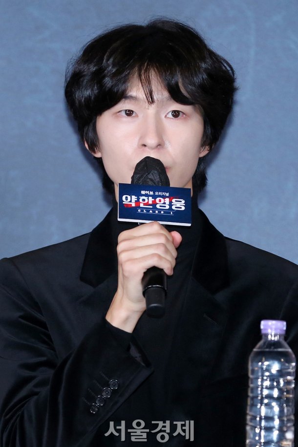 배우 홍경, 군인에서 학생으로 변신 [SE★포토] : 네이트 연예