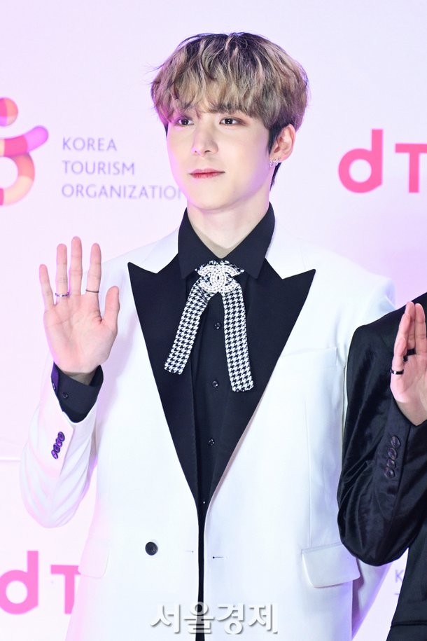 에이티즈 윤호, 완벽 비주얼 [SE★포토] : 네이트 뉴스