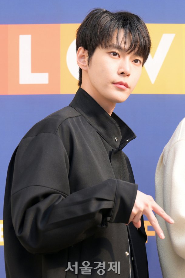 NCT 127 도영, 오늘은 아궁빵 말고 에이 요! [SE★포토] : 네이트 연예