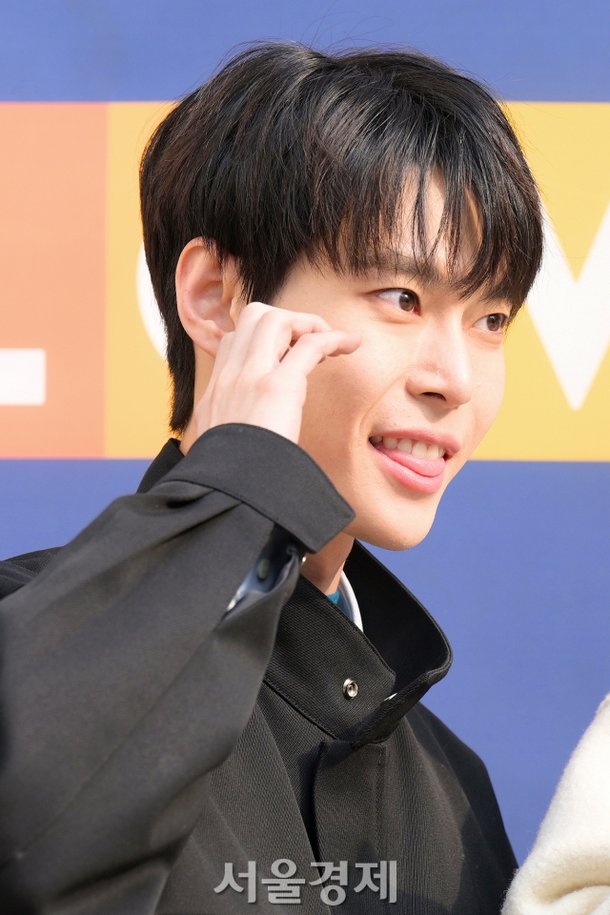 NCT 127 도영, 수줍은 볼 하트 [SE★포토] : 네이트 연예