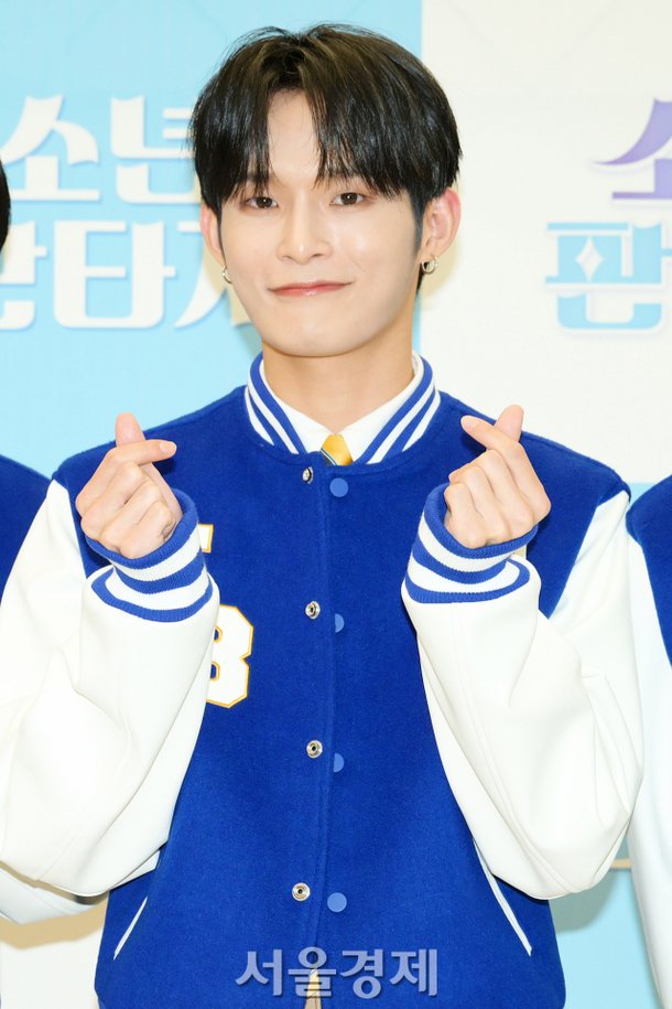 강현우, 러블리 하트 [SE★포토] : 네이트 연예