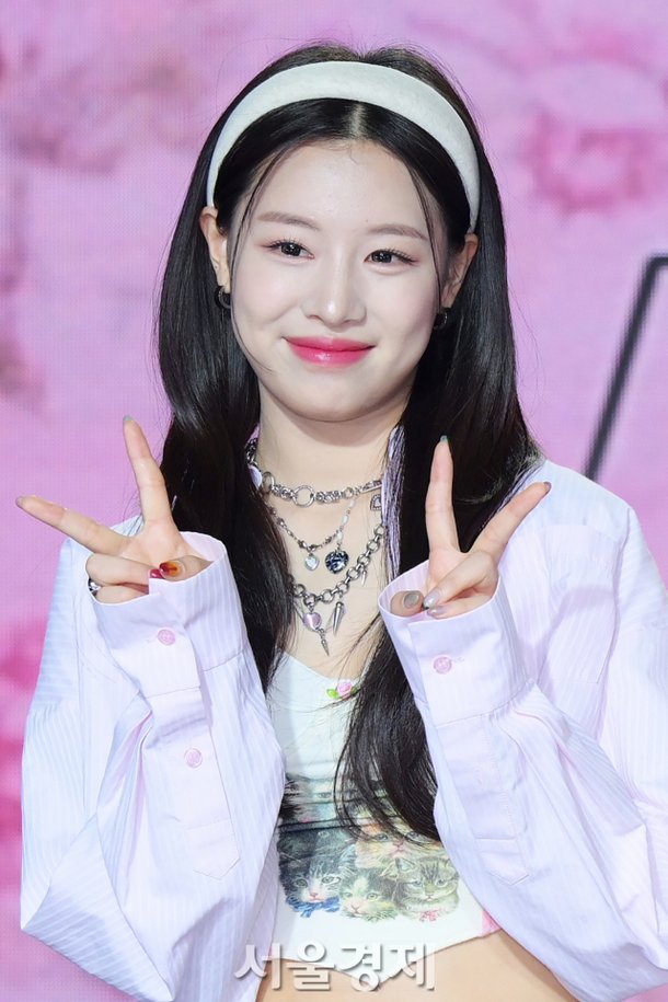 피프티 피프티 시오, 귀여움 가득한 브이 [Se★포토] : 네이트 뉴스
