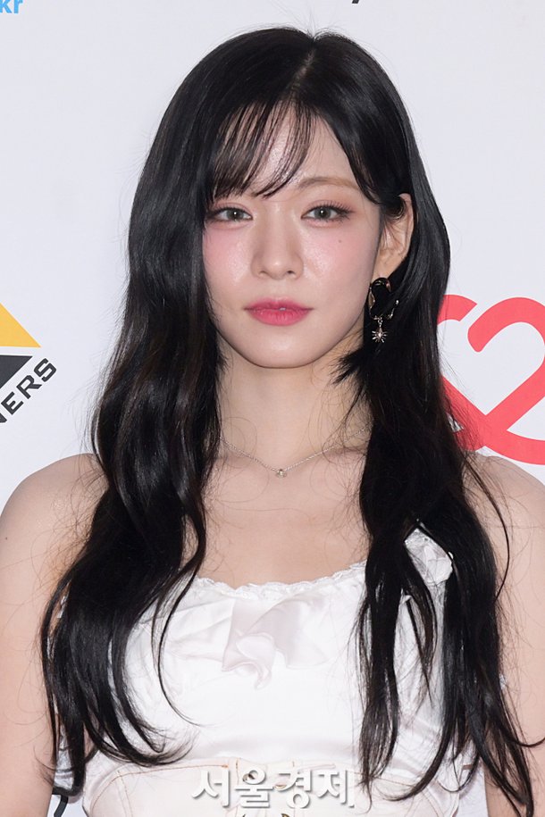 프로미스나인 이채영, 긴 웨이브 머리 그녀 [SE★포토] : 네이…