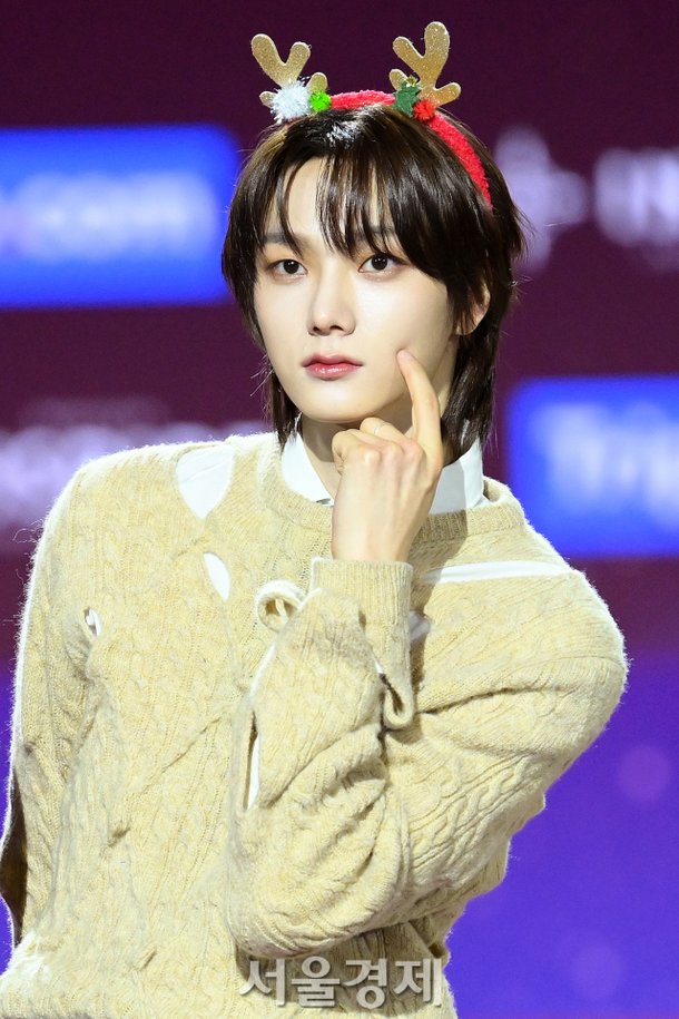 보이넥스트도어 성호, 복숭아 찌르지 마세요 [SE★포토] : 네이트 연예