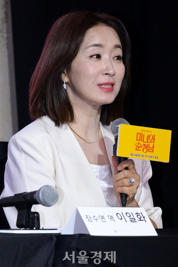 윤유선, 백옥 피부 미인 [SE★포토] : 네이트 연예