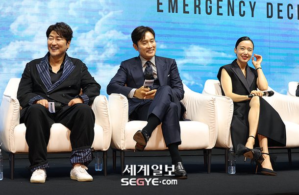 [포토] 송강호-이병헌-전도연 '연기의 신' 한자리에 : 네이트 연예