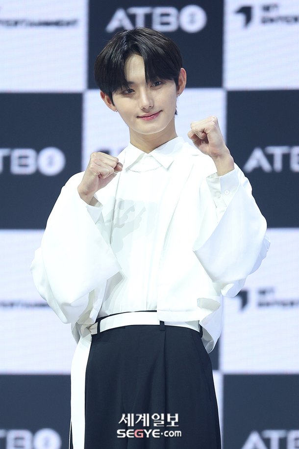 [포토] ATBO 원빈 '자신감 넘쳐' : 네이트 연예