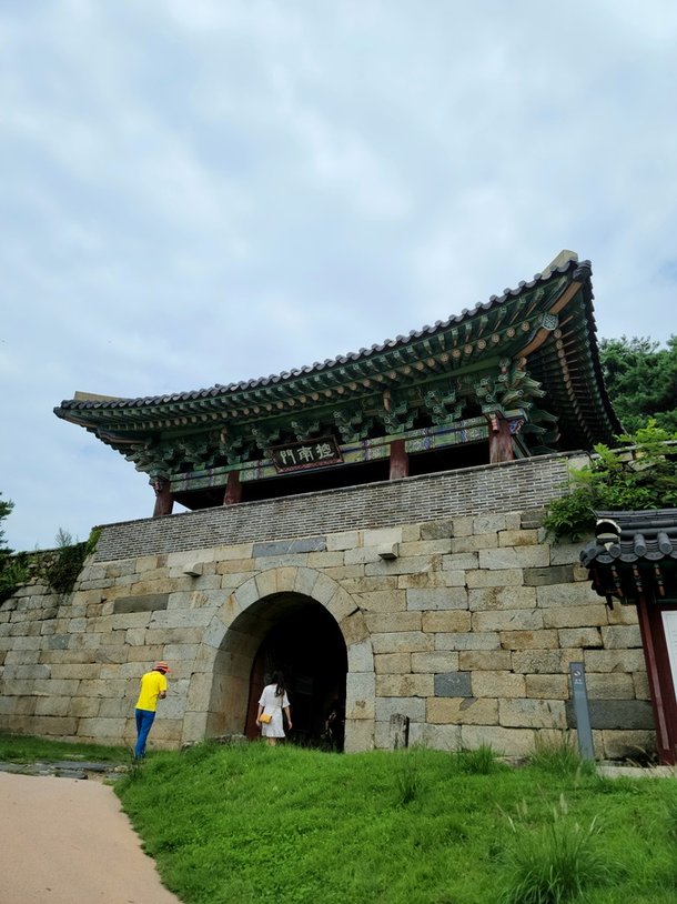 성곽길 걸으며 떠나는 역사여행 [최현태 기자의 여행홀릭] : 네이트 뉴스