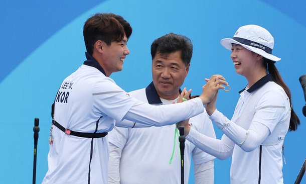 [속보] 이우석·임시현, AG 양궁 리커브 혼성전 첫 金 : 네이트 뉴스