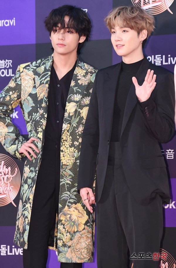 방탄소년단 뷔·슈가(BTS), 훈훈한 투샷 (골든디스크어워즈) : 네이트 연예