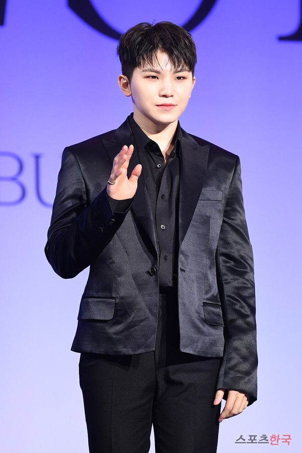 세븐틴 우지 '심쿵 미소' : 네이트 뉴스