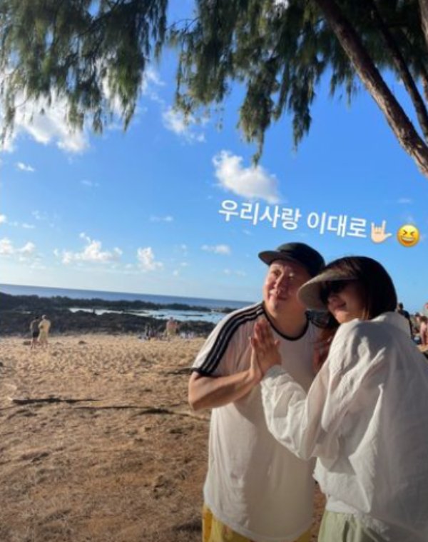 '정형돈♥' 한유라, 결혼 14주년 자축 사진 공개…여전히 '달달' : 네이트 연예