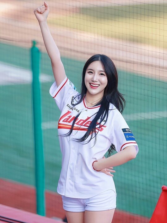&amp;#39;야구 새내기&amp;#39; 김현영 치어리더 &amp;quot;난 의리파, 끝까지 SSG 응원할것&amp;quot;[인터뷰] : 네이트 스포츠