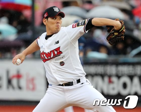 '마이너리그 포수→KBO 유턴→투수 전향' KT 마무리 김재윤, 구단 최초 150세이브 '–1' : 네이트 스포츠