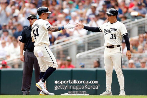 '역대 최초 한국계 MLB 감독' 가능성 이대로 사라지나…'내부 승격' 후보였는데, 구단 선택은 '440패 사령탑' : 네이트 스포츠