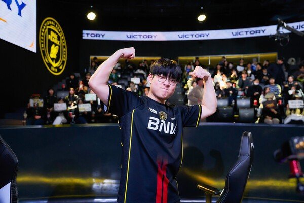 '가자, 브라질로!' BFX, 창단 3346일만에 처음 국제전 진출…DK 3-0으로 대파→내일 젠지 상대 결승 [LCK컵 ...