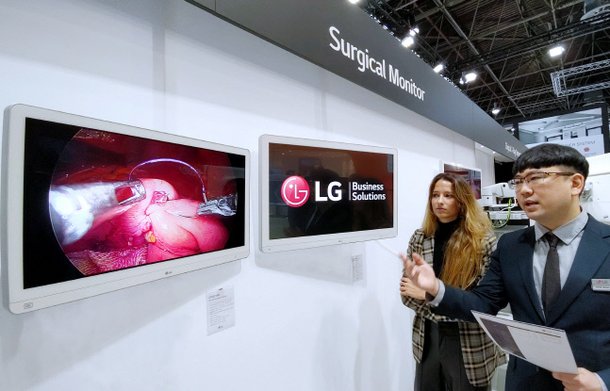 LG전자, '수술용 미니 LED 모니터' 첫 선…