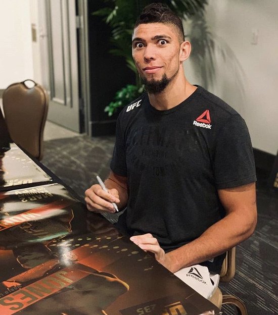  UFC 235 조니 워커, 3연속 1R KO승 '랭커도 잡았다' : 네이트 스포츠 Illustration 