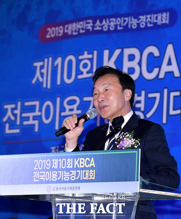 [TF포토] '제10회 KBCA 전국이용기능대회' 축사하는 손학규 : 네이트 뉴스