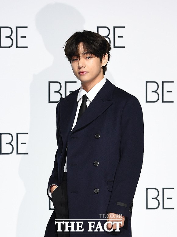 [TF사진관] BTS 뷔, 오늘도 '열일'하는 미모 : 네이트 연예