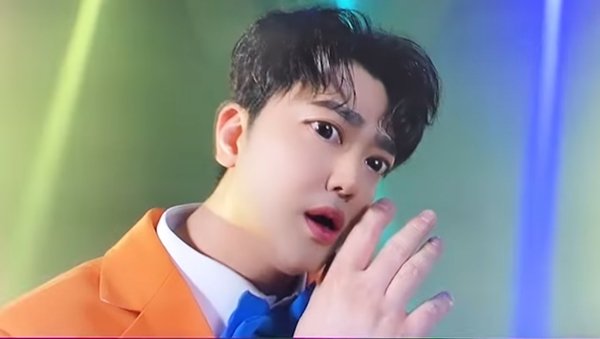박현빈 '한 판 뜨자' 역주행 조짐→SNS 챌린지 화제 : 네이트 연예