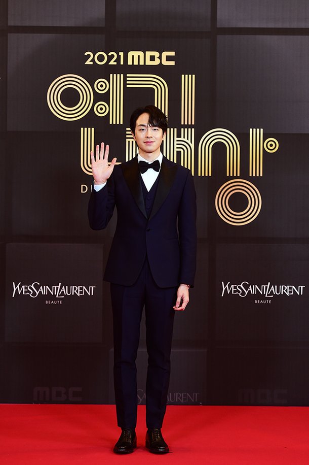 [ST포토] 권혁 '포즈는 역시 손인사' : 네이트 연예