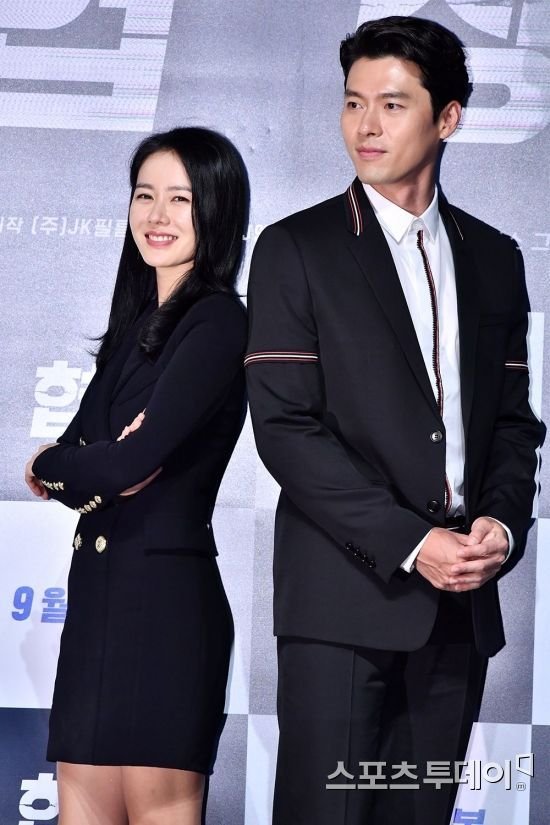 [스투의꽉찬B컷] 현빈♥손예진, 사진으로 보는 '세 번의 열애설→공개연애→결혼' : 네이트 연예