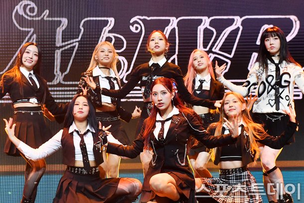 [ST포토] 라잇썸, 강렬한 컴백 무대! : 네이트 연예