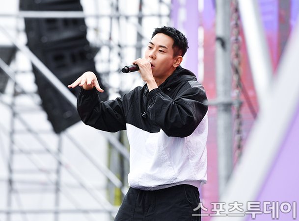 [ST포토] 로꼬, '3년 만에 함께하네요' : 네이트 연예