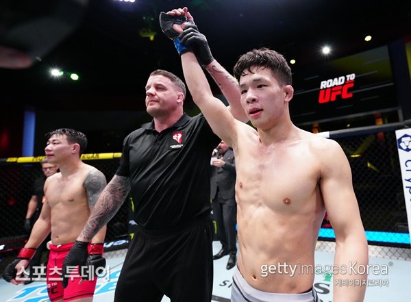 박현성·이정영, 로드 투 UFC 우승 '옥타곤 입성'…박준용 3연승 : 네이트 스포츠